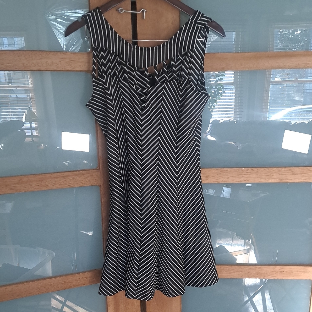 NWT!! New Look Black and White Chevron Mini Dress